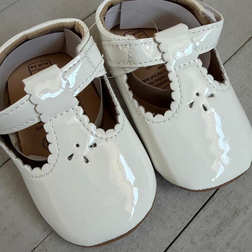 Kimbera White Patent Baby Mary Jane Shoes - Picture 2 of 4